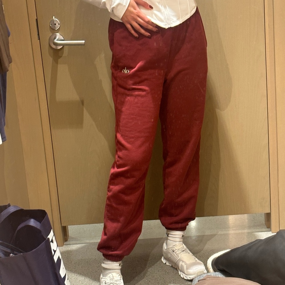Alo limited edition joggers in burgandy